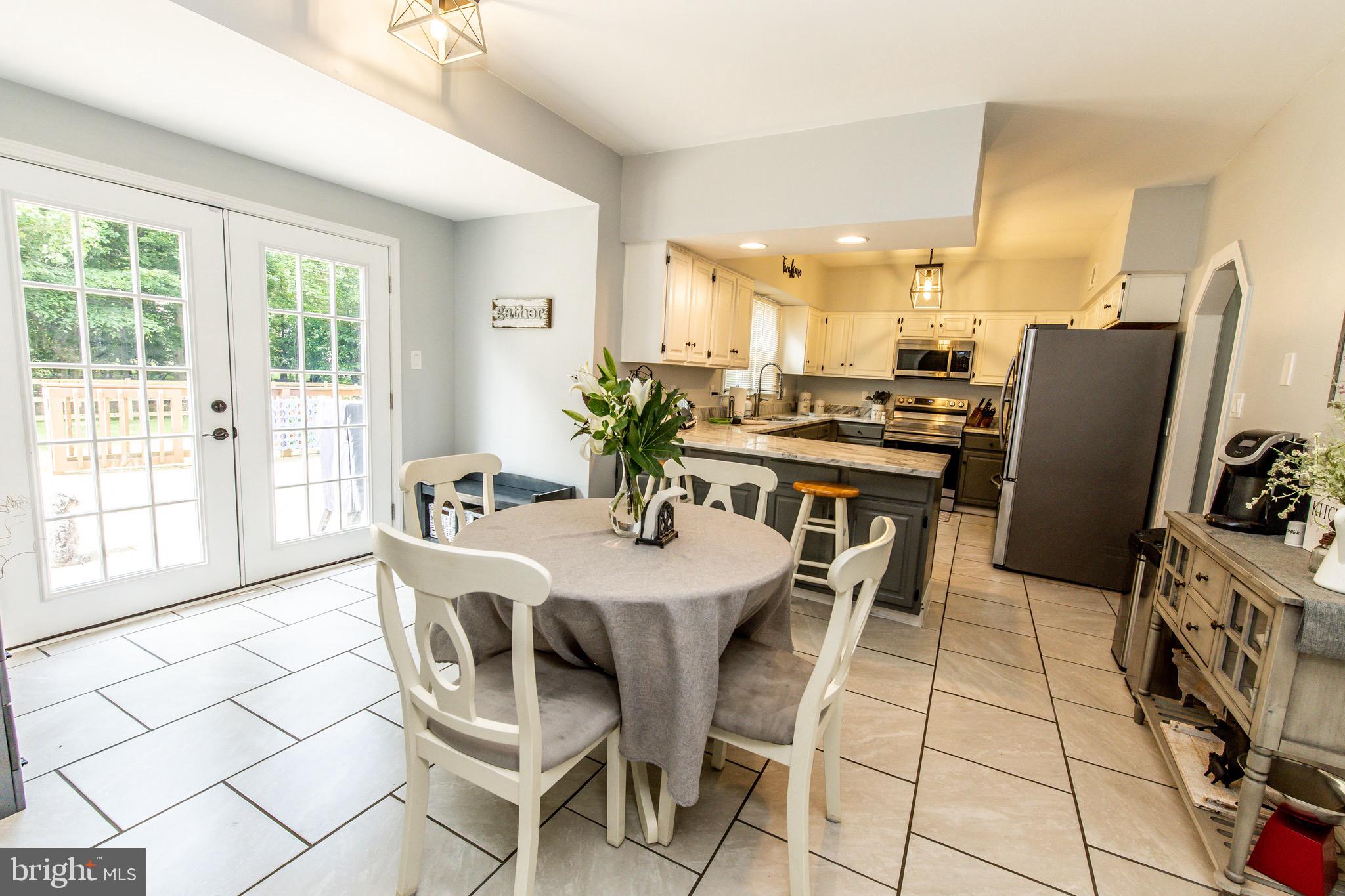 525 Post Oak Road Annapolis, MD 21401 - Photo 18 of 92 Kitchen w/table space