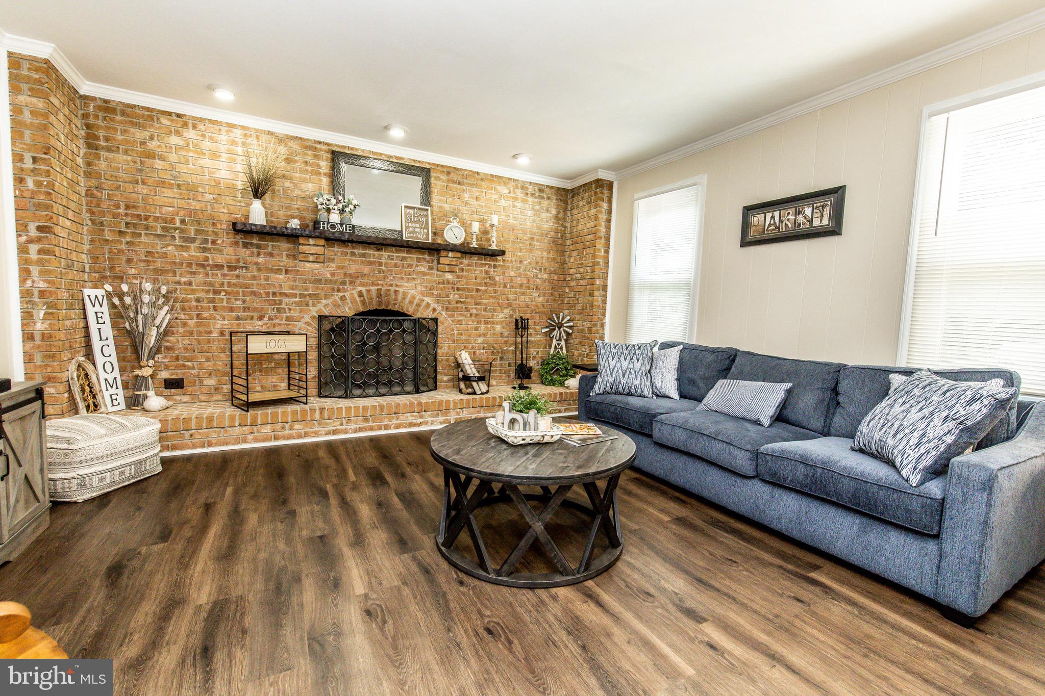 525 Post Oak Road Annapolis, MD 21401 - Photo 2 of 92 Living room