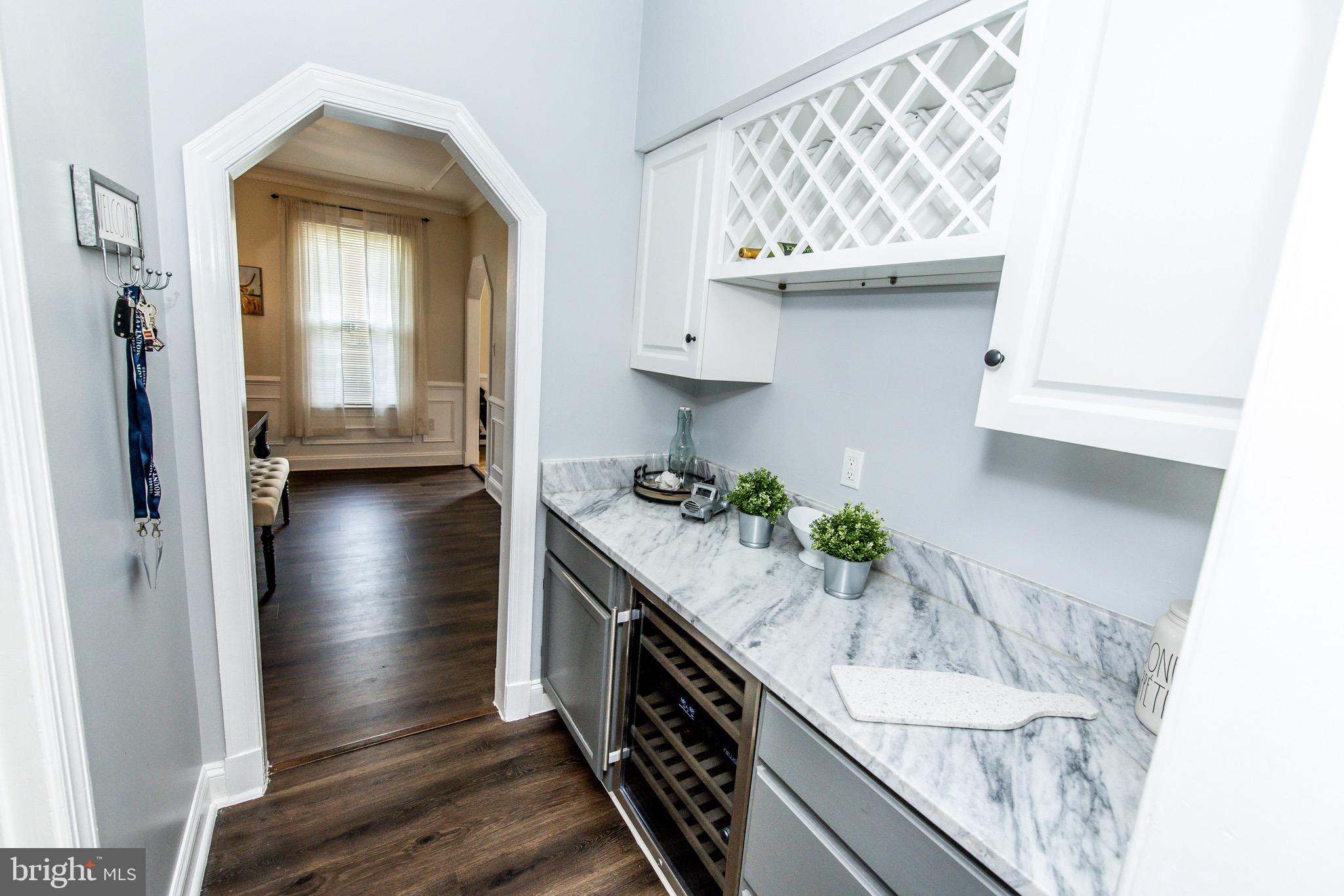525 Post Oak Road Annapolis, MD 21401 - Photo 20 of 92 Butlers pantry/wine bar