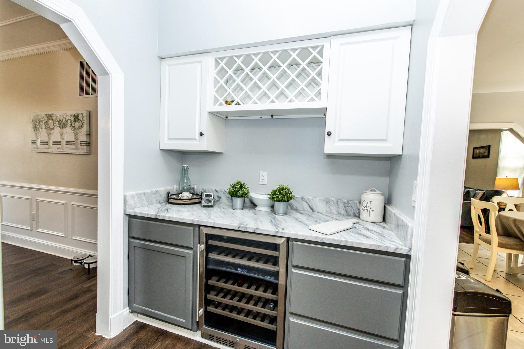 525 Post Oak Road Annapolis, MD 21401 - Photo 21 of 92 Butlers pantry/wine bar
