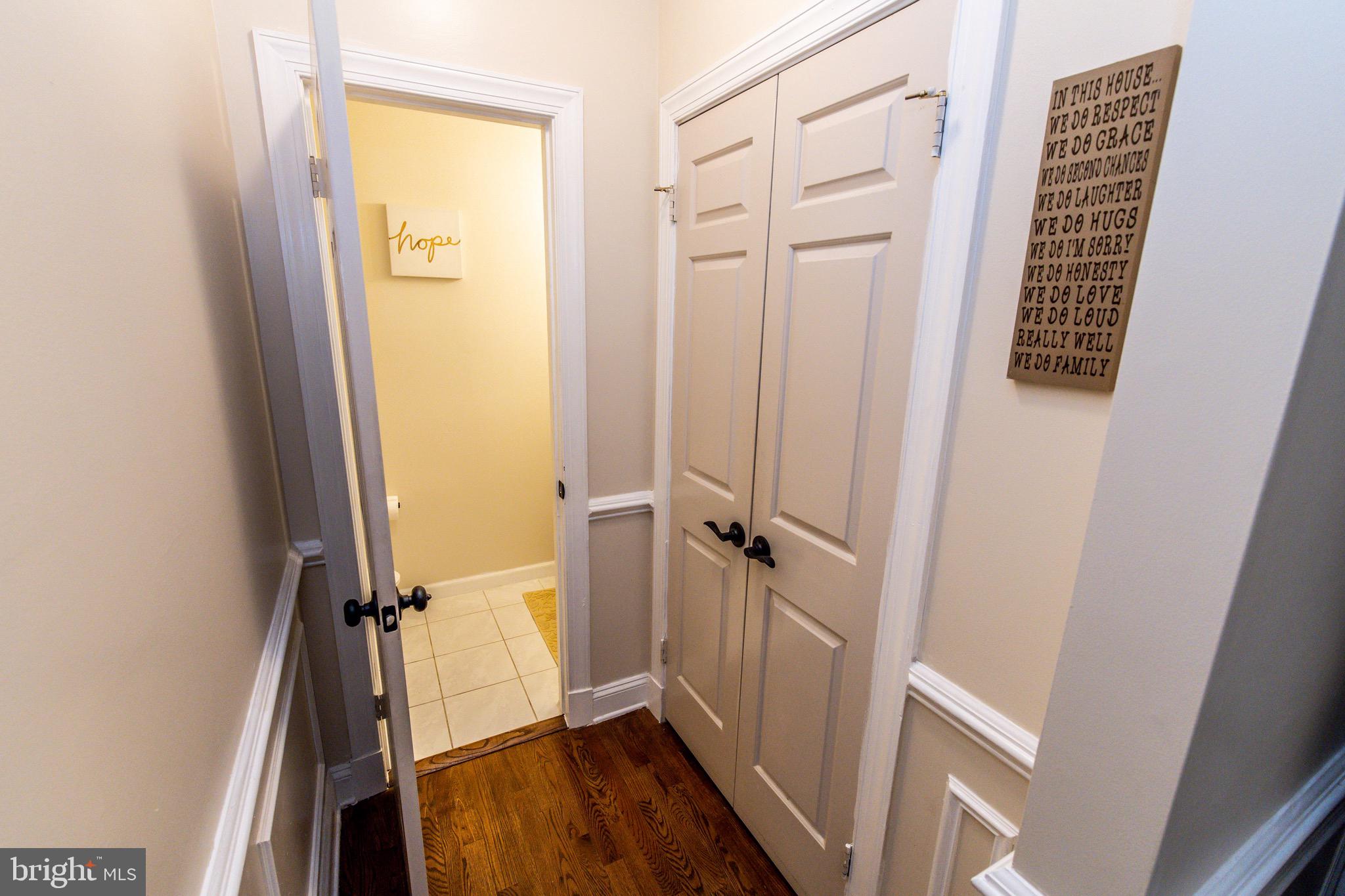 525 Post Oak Road Annapolis, MD 21401 - Photo 31 of 92 Main level half bath & coat closet