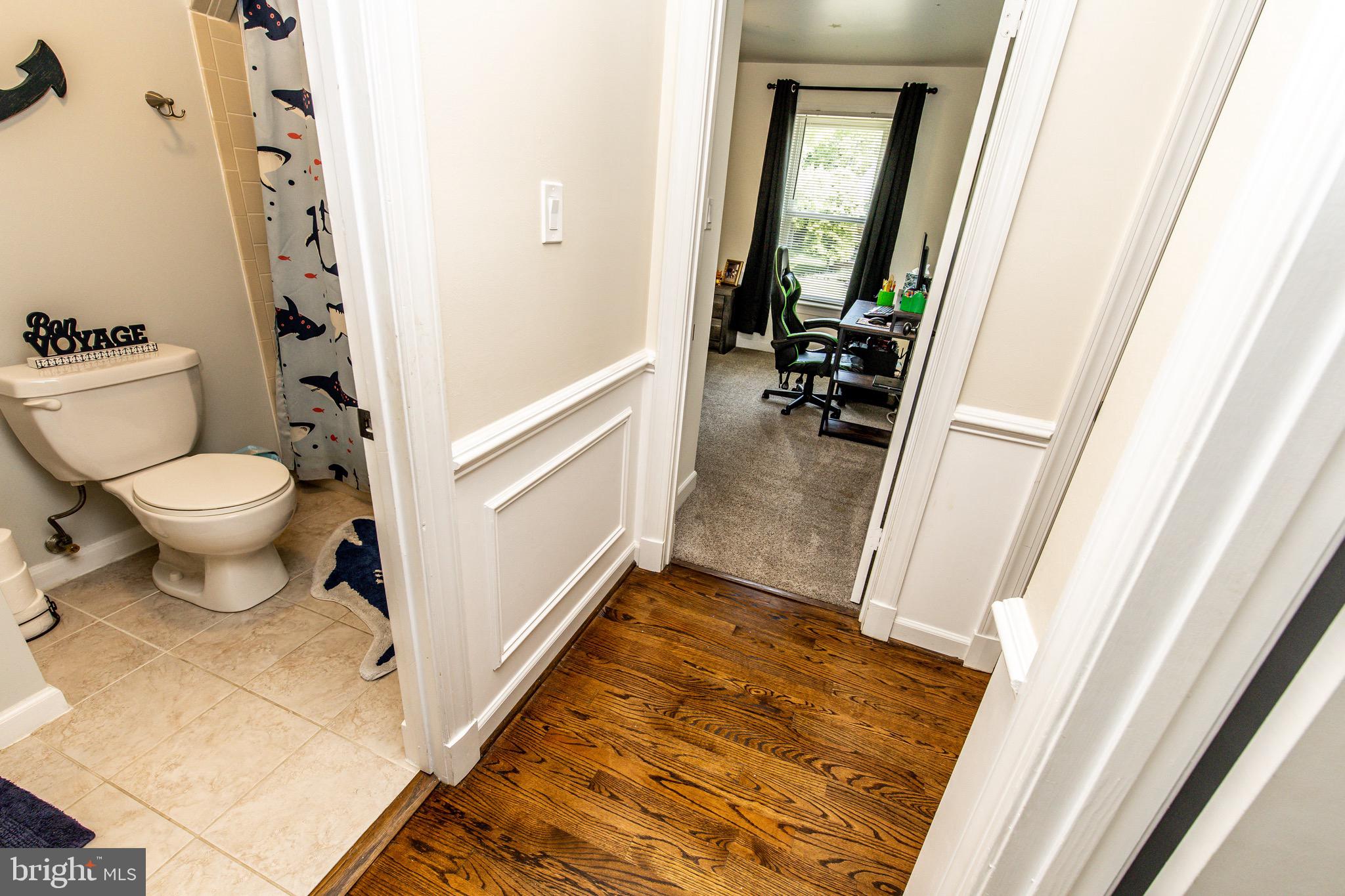 525 Post Oak Road Annapolis, MD 21401 - Photo 57 of 92 Upper level hallway