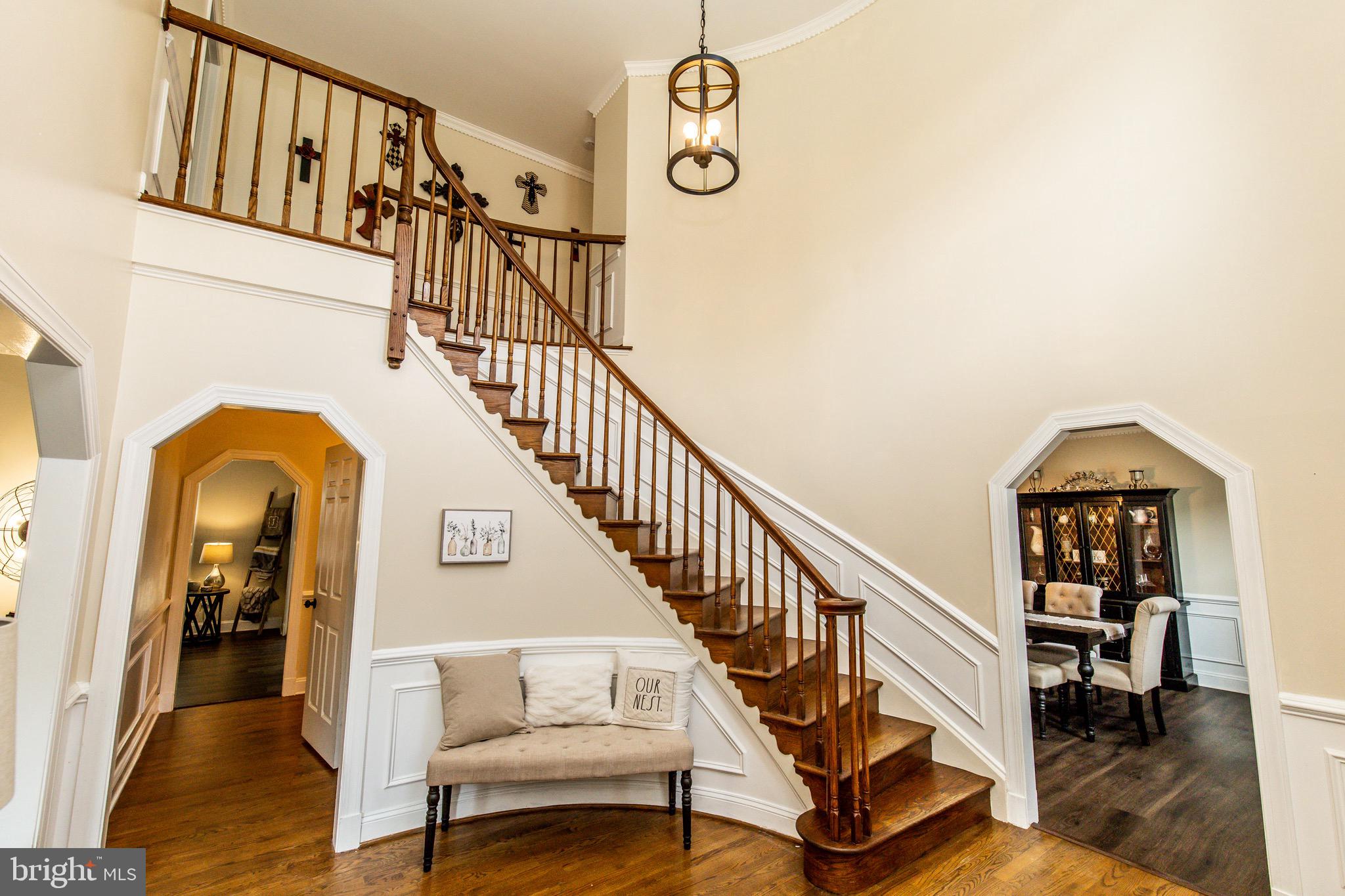 525 Post Oak Road Annapolis, MD 21401 - Photo 8 of 92 Welcoming Foyer