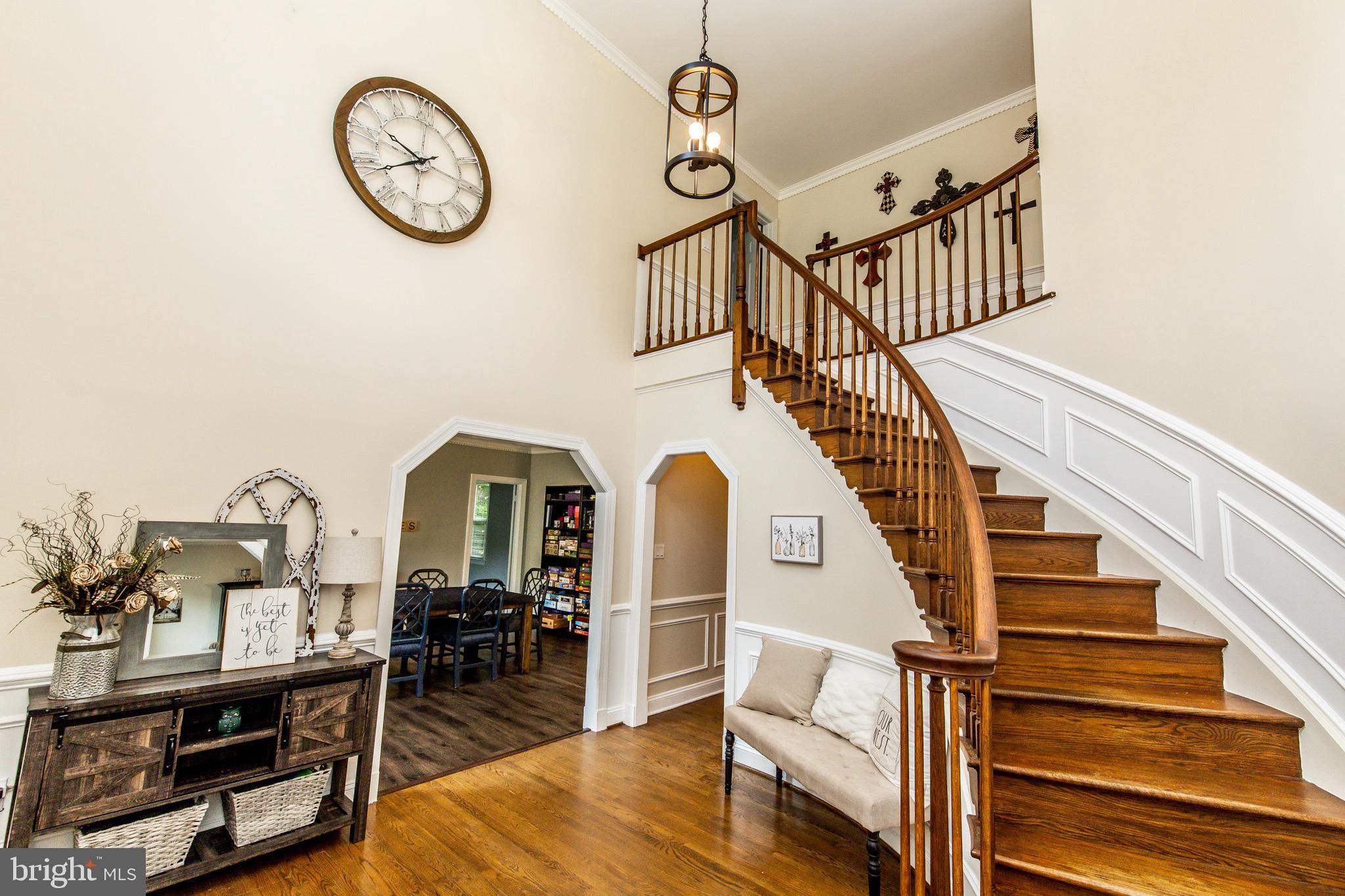 525 Post Oak Road Annapolis, MD 21401 - Photo 9 of 92 Welcoming Foyer