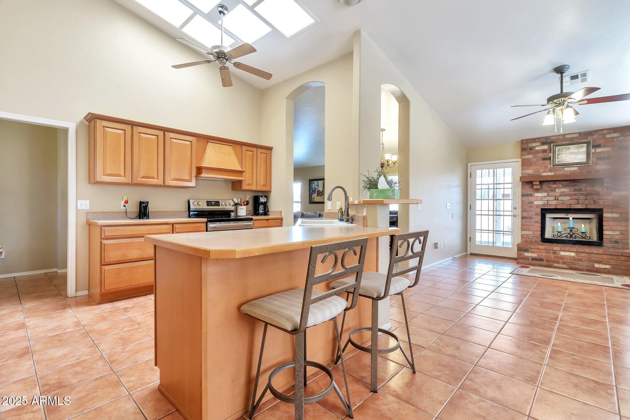 6102 West Shangri-la Road Glendale, AZ 85304 - Photo 13 of 25 Kitchen Additional Living Space