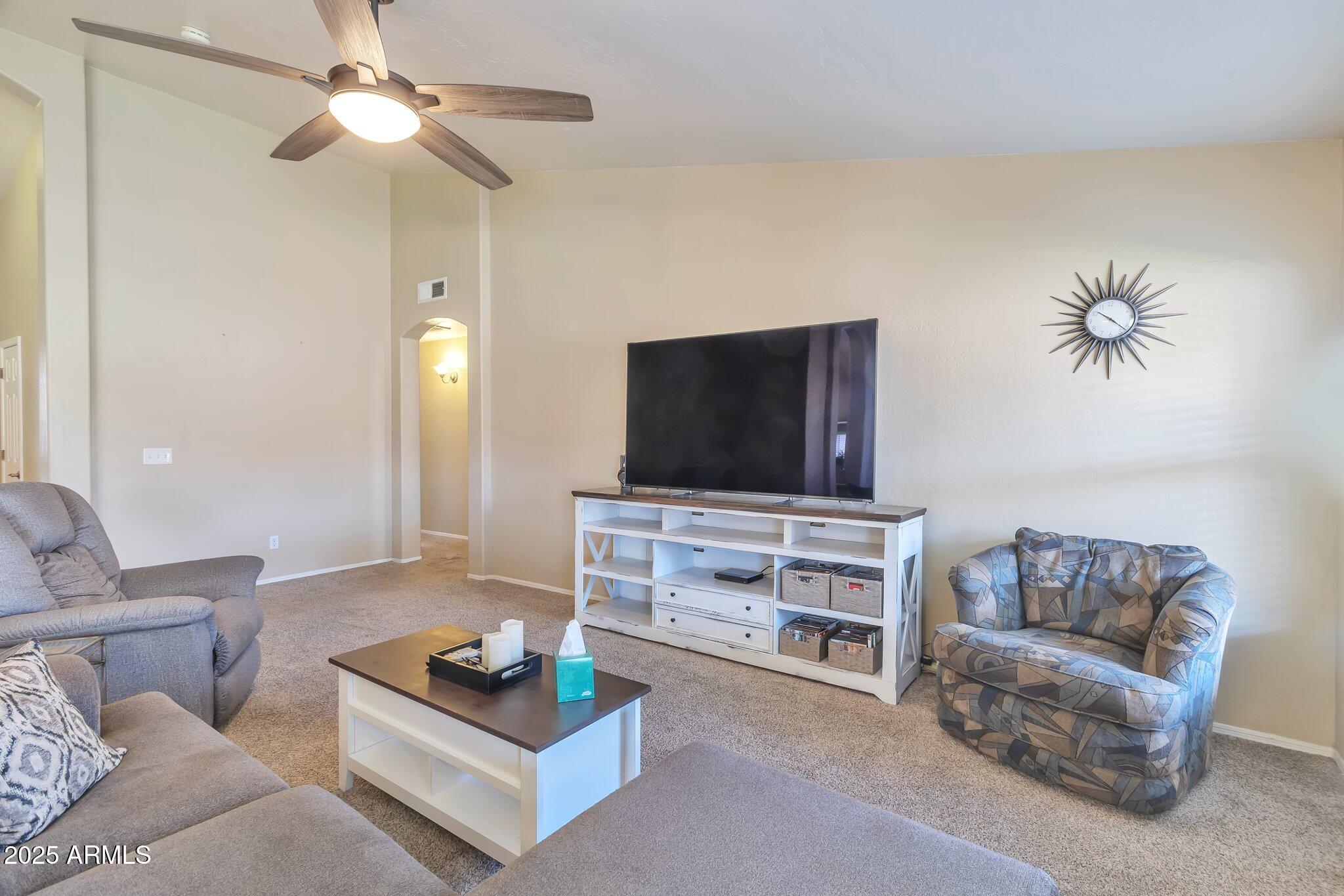 6102 West Shangri-la Road Glendale, AZ 85304 - Photo 8 of 25 Living 4