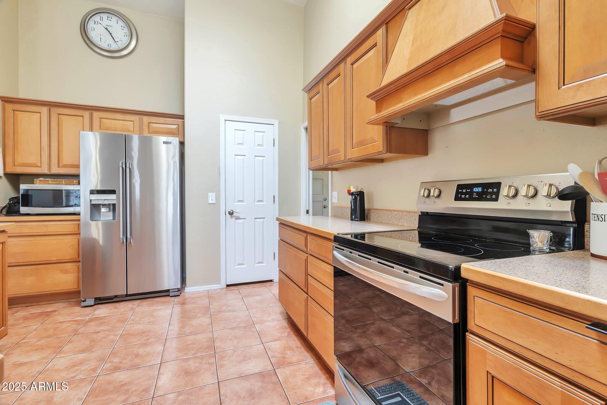 6102 West Shangri-la Road Glendale, AZ 85304 - Photo 10 of 25 Kitchen