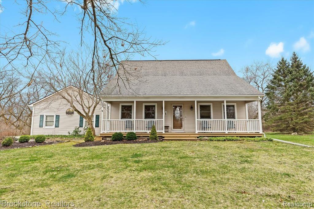 10230 Cook Road Hartland, MI 48353 - Photo 2 of 49