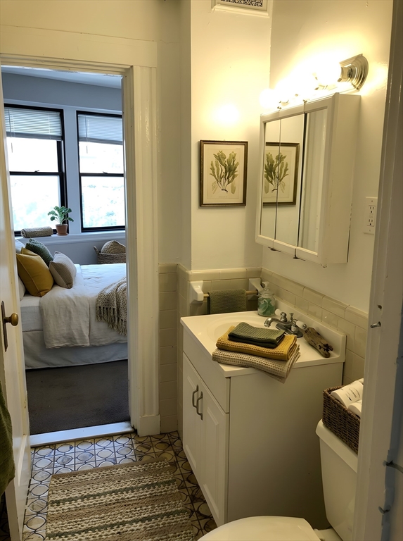 475 Commonwealth Avenue, Unit 306 Boston, MA 02215 - Photo 5 of 11 a bathroom with a toilet sink and mirror
