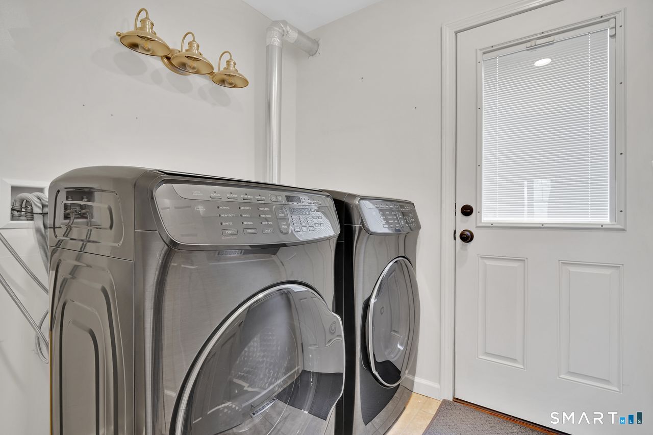 104 Old Farms Road Glastonbury, CT 06073 - Photo 14 of 40 a close view of sliding door in a house