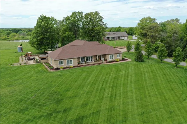 $625,000 | 642 Fairview Drive, Marceline, MO 64658