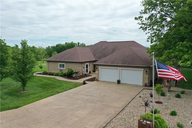 $625,000 | 642 Fairview Drive, Marceline, MO 64658