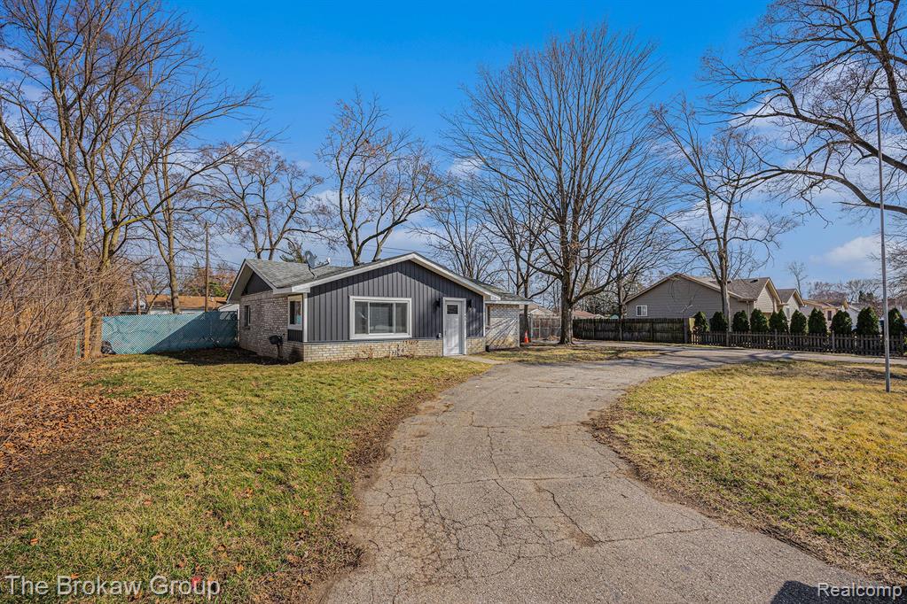 2985 Hessel Avenue Rochester Hills, MI 48307 - Photo 6 of 20