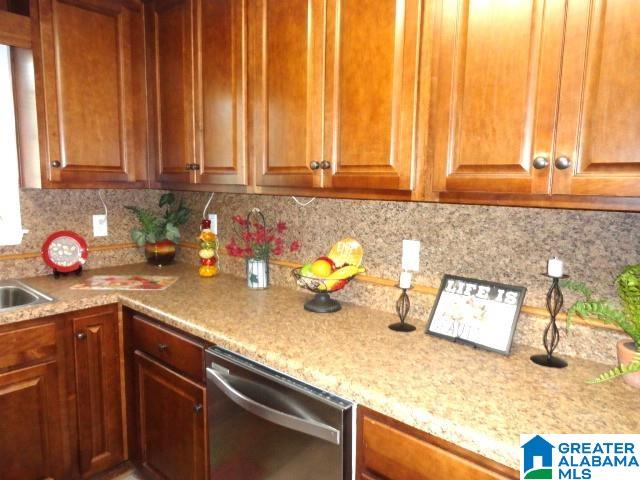 424 Valley Street Adamsville, AL 35005 - Photo 5 of 23