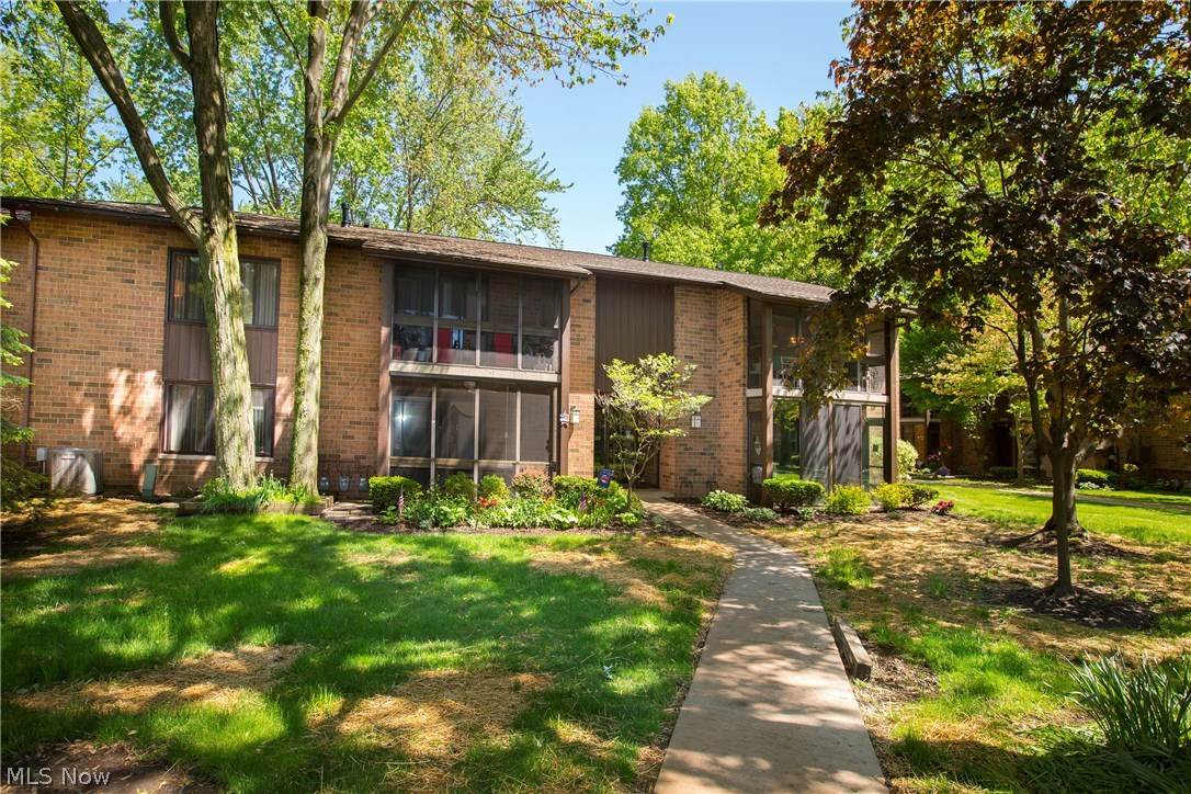 22954 Maple Ridge Road, Unit 105 North Olmsted, OH 44070 - Photo 2 of 27 Gallery Image 2