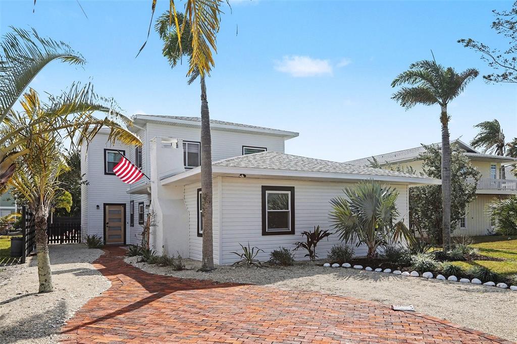 580 Russell Street Longboat Key, FL 34228 - Photo 2 of 35 Gallery Image 2