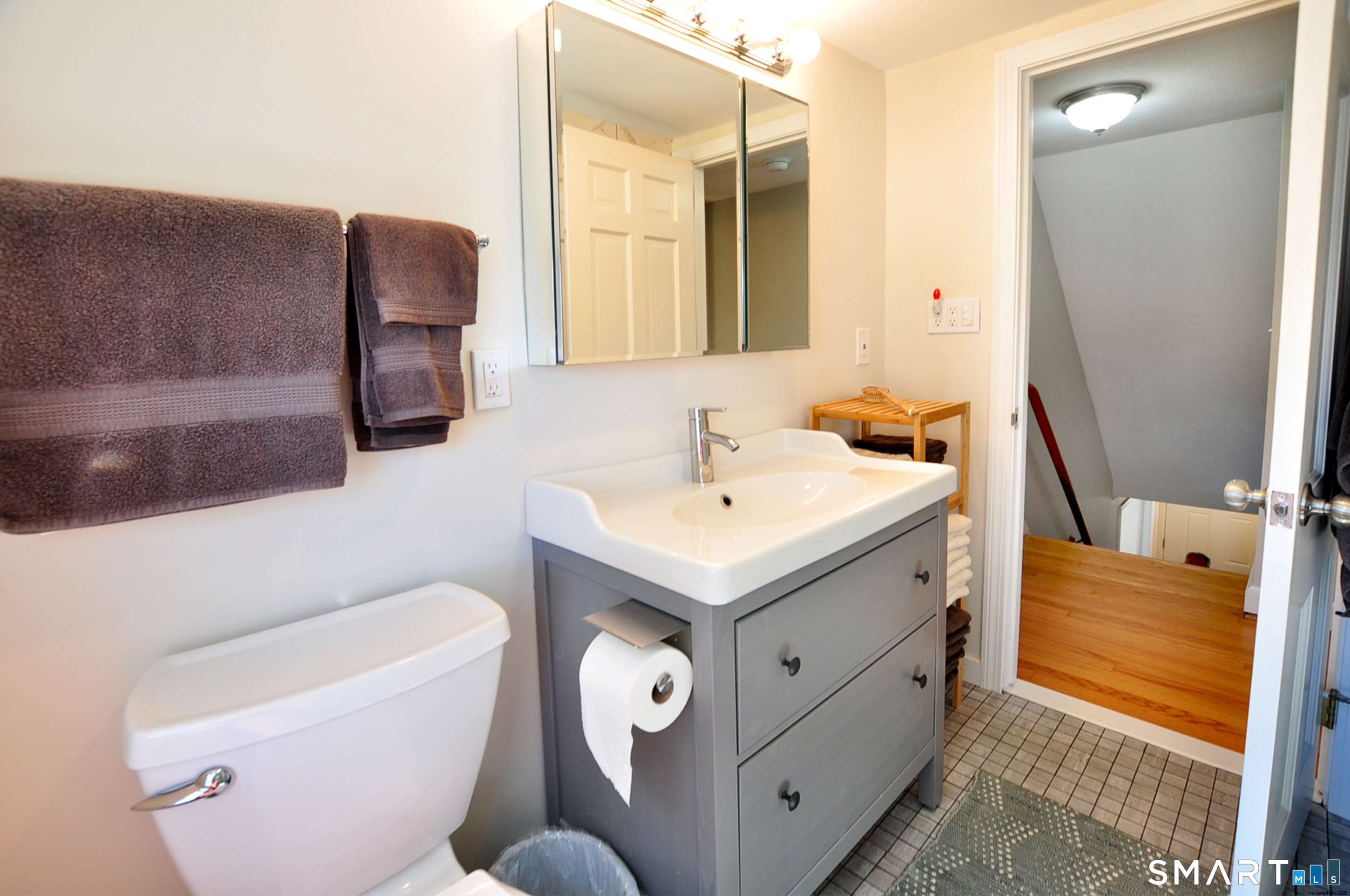 19 Fennbrook Road West Hartford, CT 06119 - Photo 25 of 31 Gallery Image 25