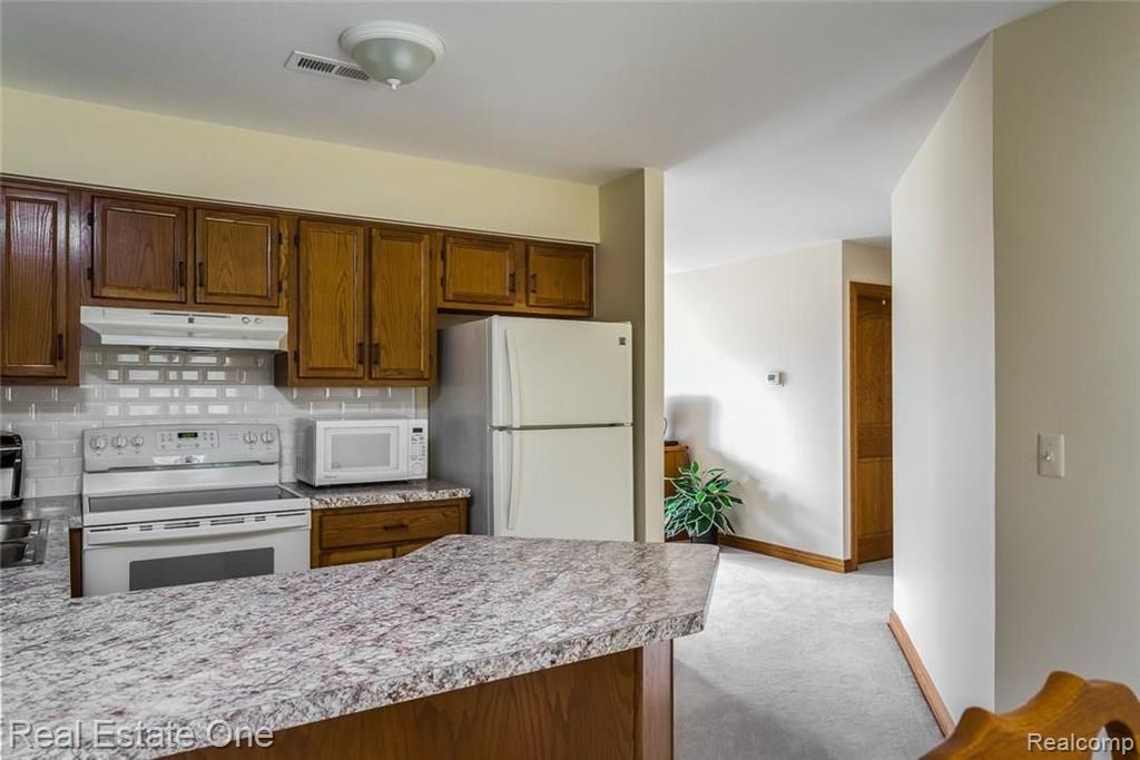 2379 Rochelle Park Drive Rochester Hills, MI 48309 - Photo 5 of 24