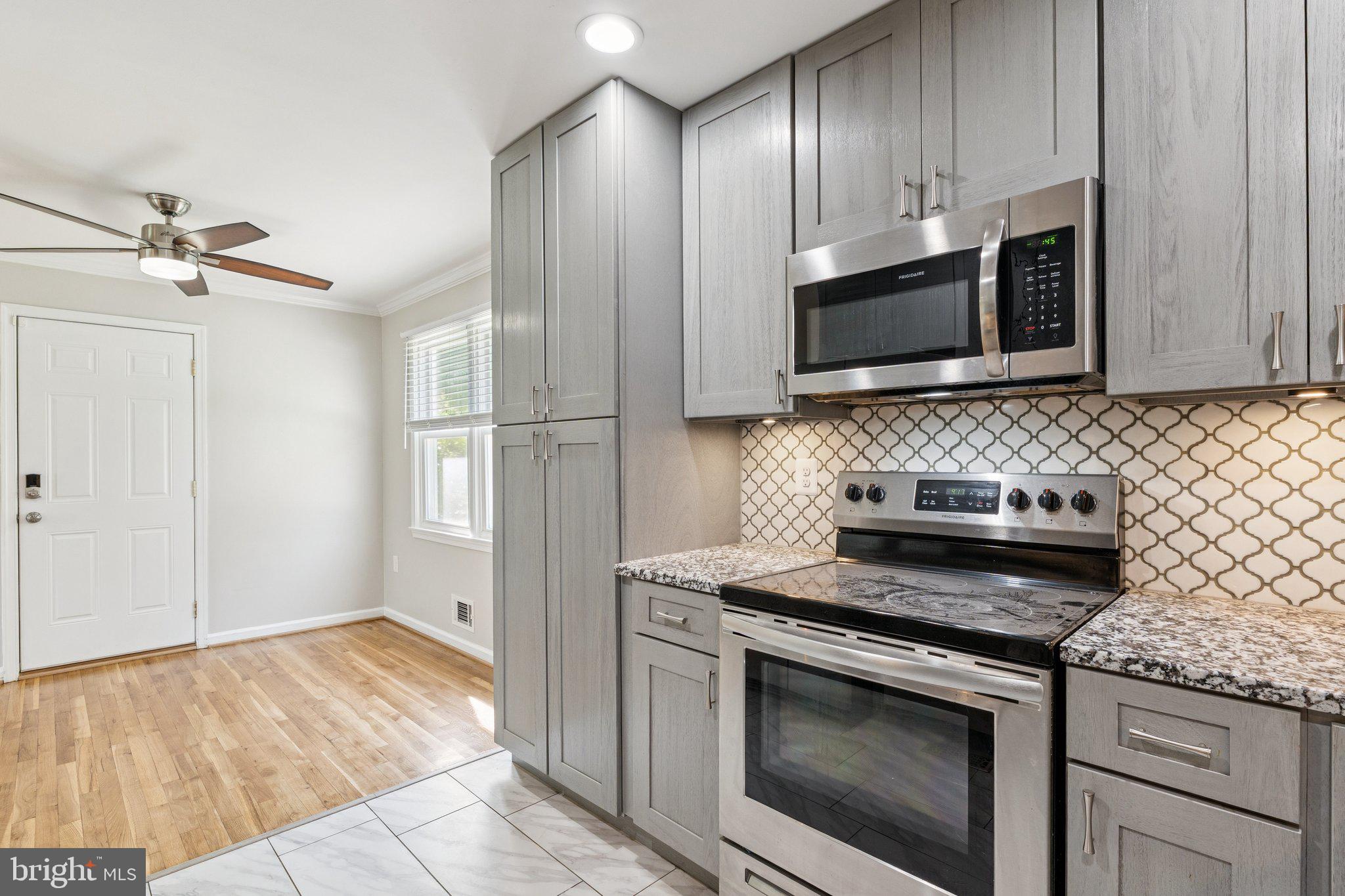 3801 Blackwater Road Clinton, MD 20735 - Photo 13 of 43 Kitchen with Appliances