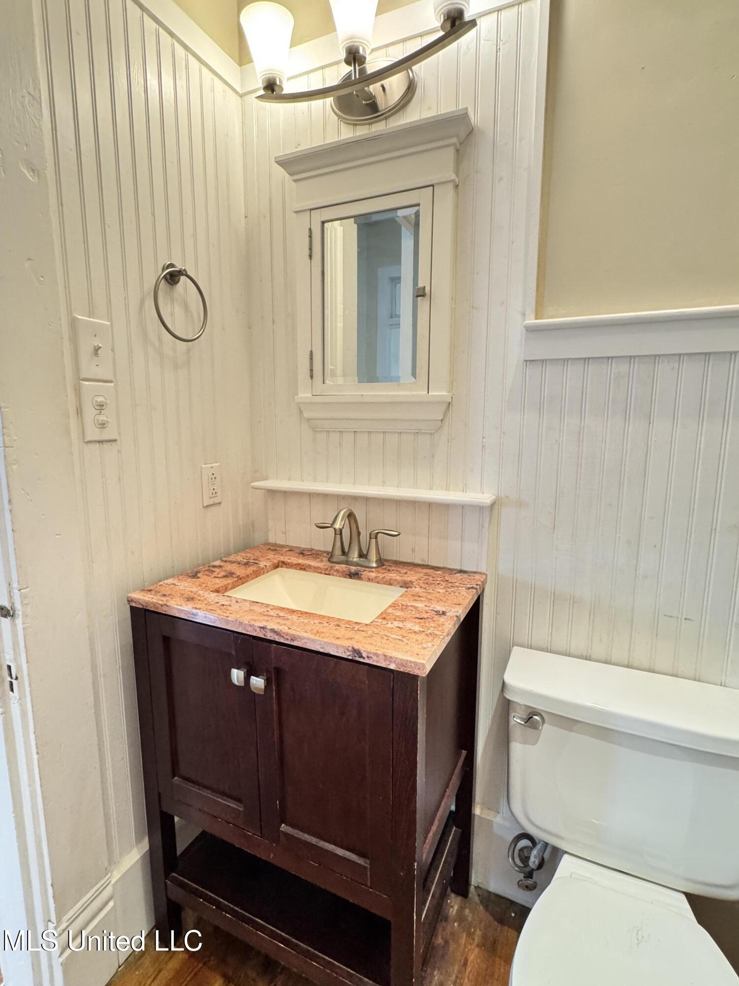 306 South Rankin Street Natchez, MS 39120 - Photo 17 of 48 Full Bathroom (downstairs)