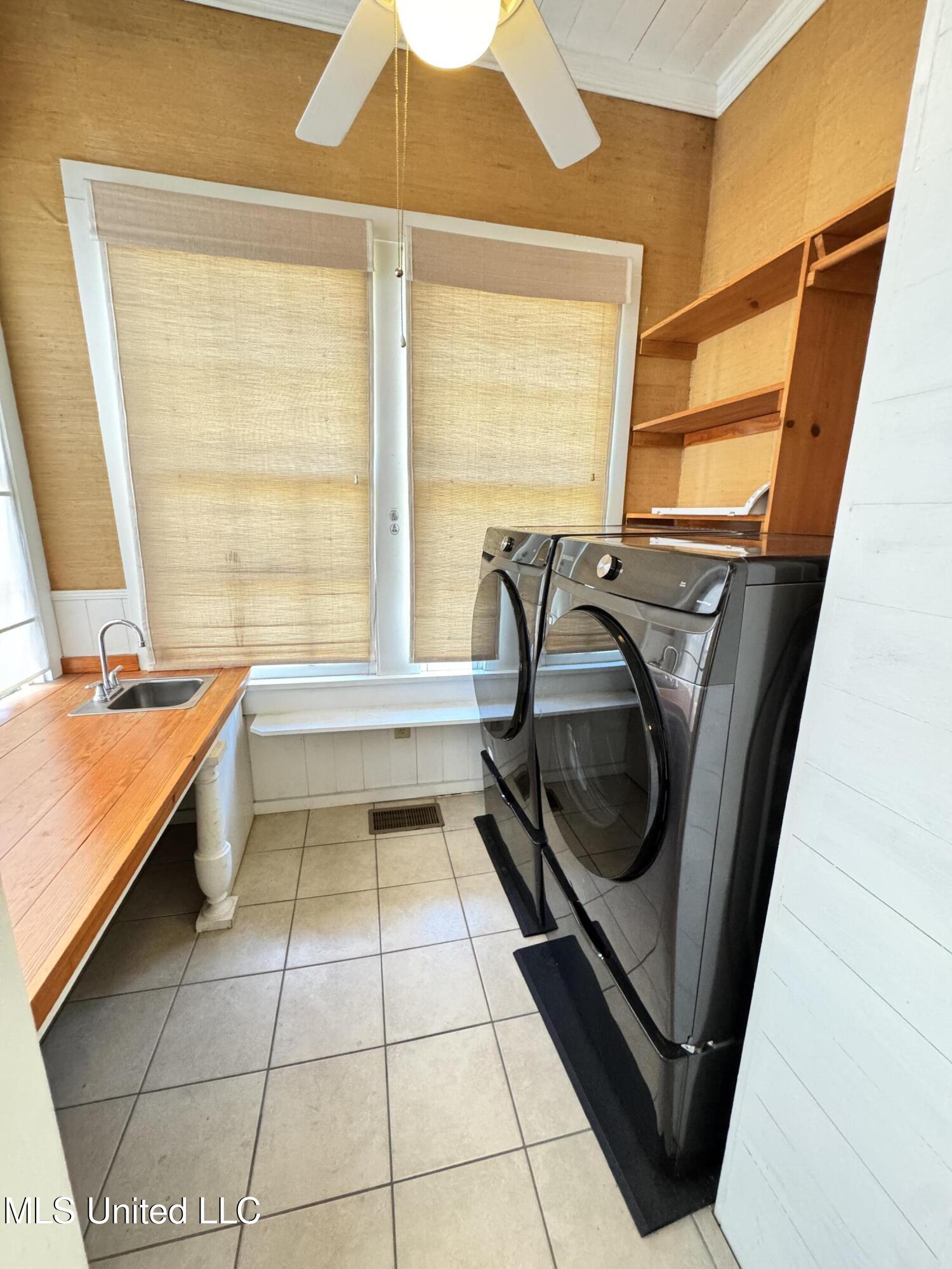 306 South Rankin Street Natchez, MS 39120 - Photo 24 of 48 Laundry room