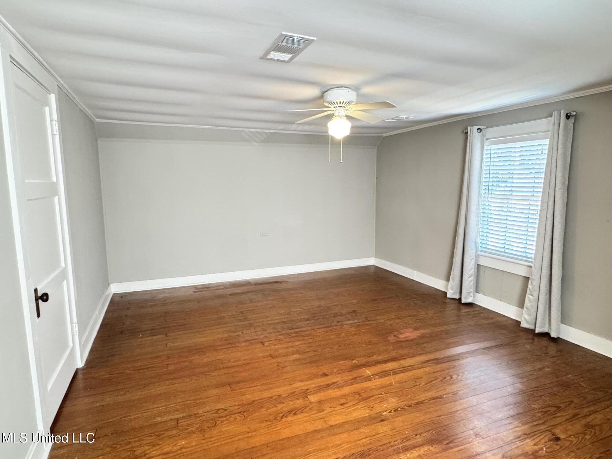 306 South Rankin Street Natchez, MS 39120 - Photo 28 of 48 Upstairs bedroom (front)