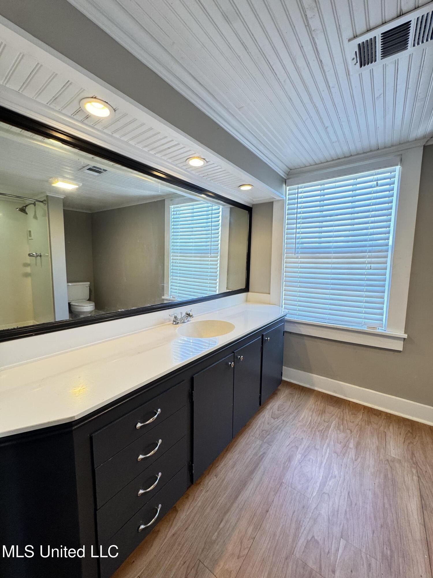 306 South Rankin Street Natchez, MS 39120 - Photo 30 of 48 Upstairs Bathroom