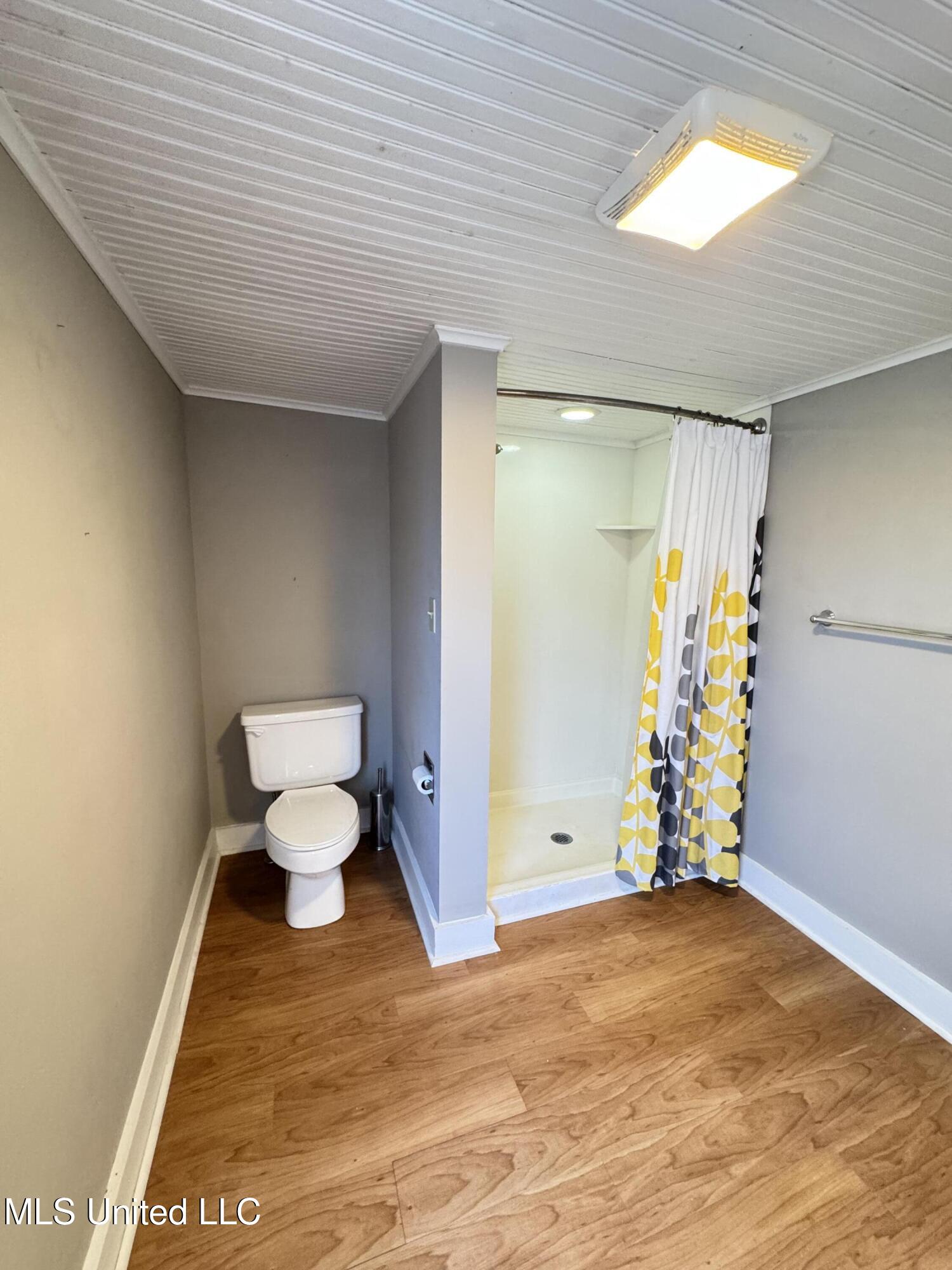 306 South Rankin Street Natchez, MS 39120 - Photo 31 of 48 Upstairs Bathroom