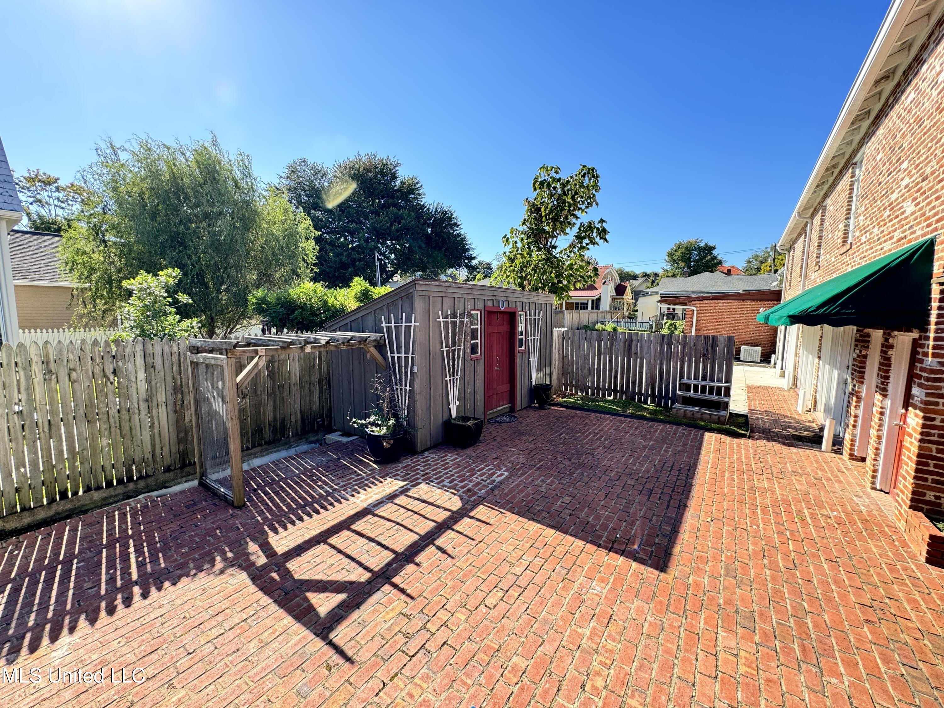 306 South Rankin Street Natchez, MS 39120 - Photo 32 of 48 Back courtyard patio