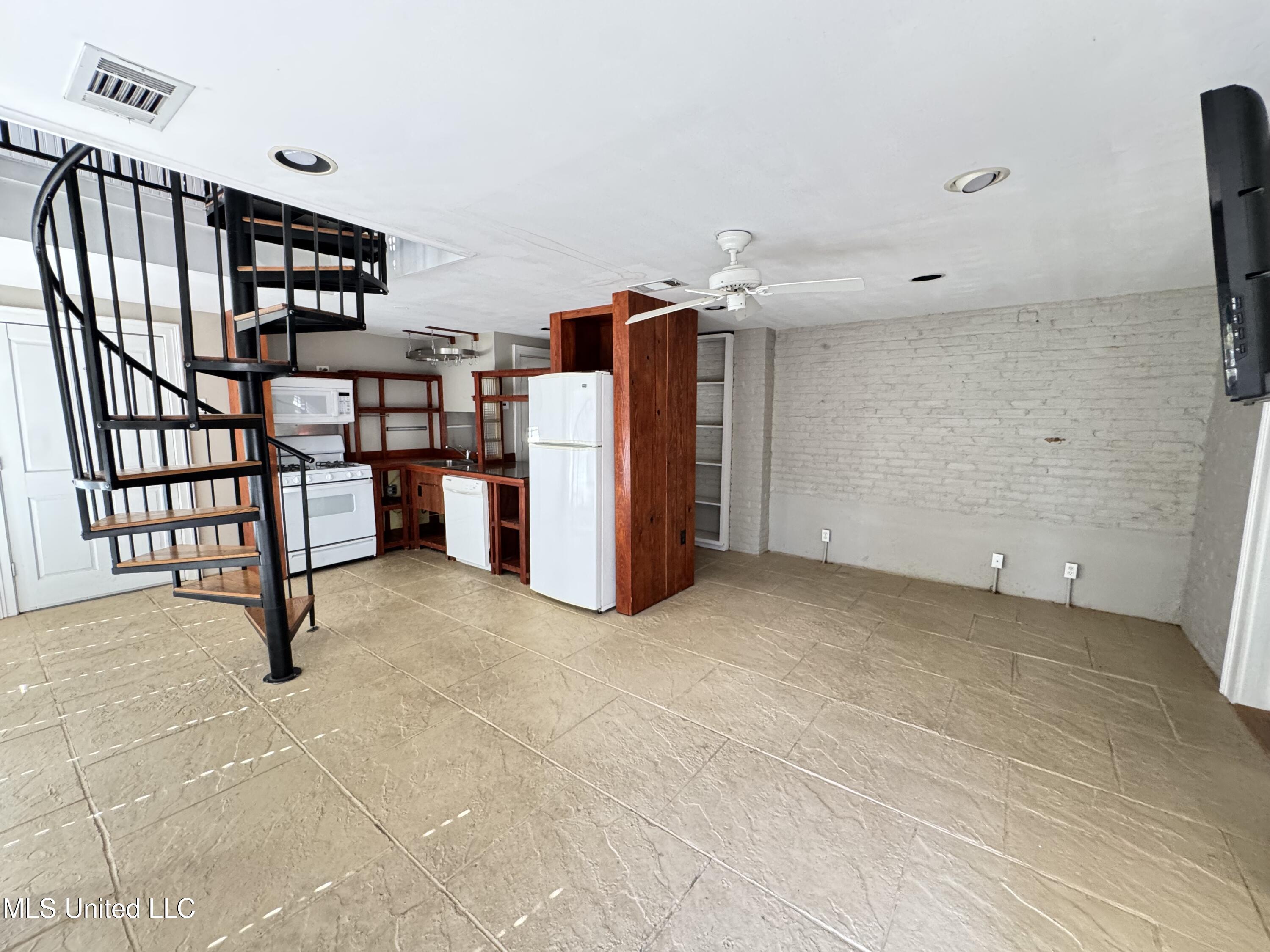 306 South Rankin Street Natchez, MS 39120 - Photo 35 of 48 Apt: 1st level w/full kitchen