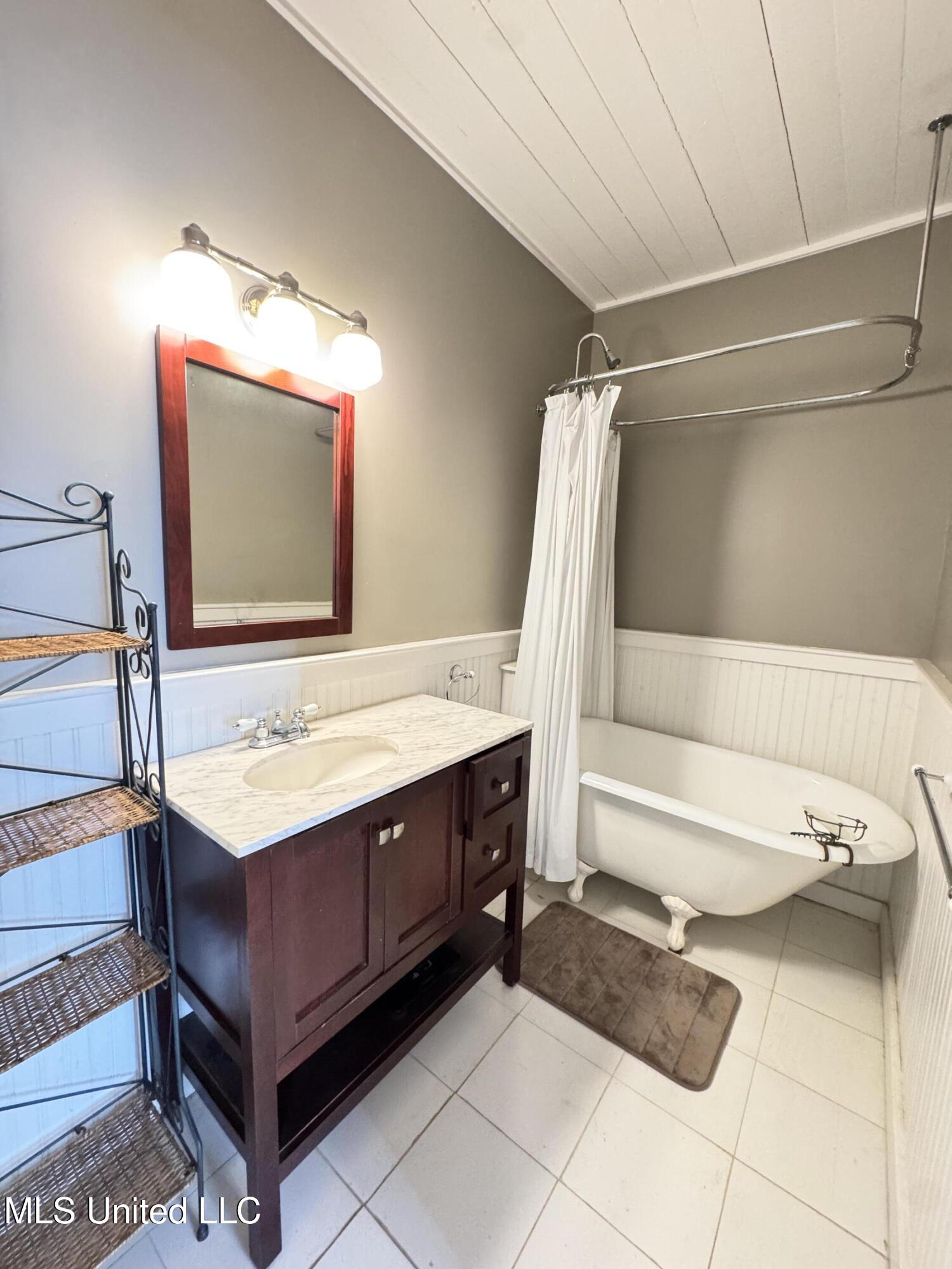 306 South Rankin Street Natchez, MS 39120 - Photo 43 of 48 2nd level: First bedroom