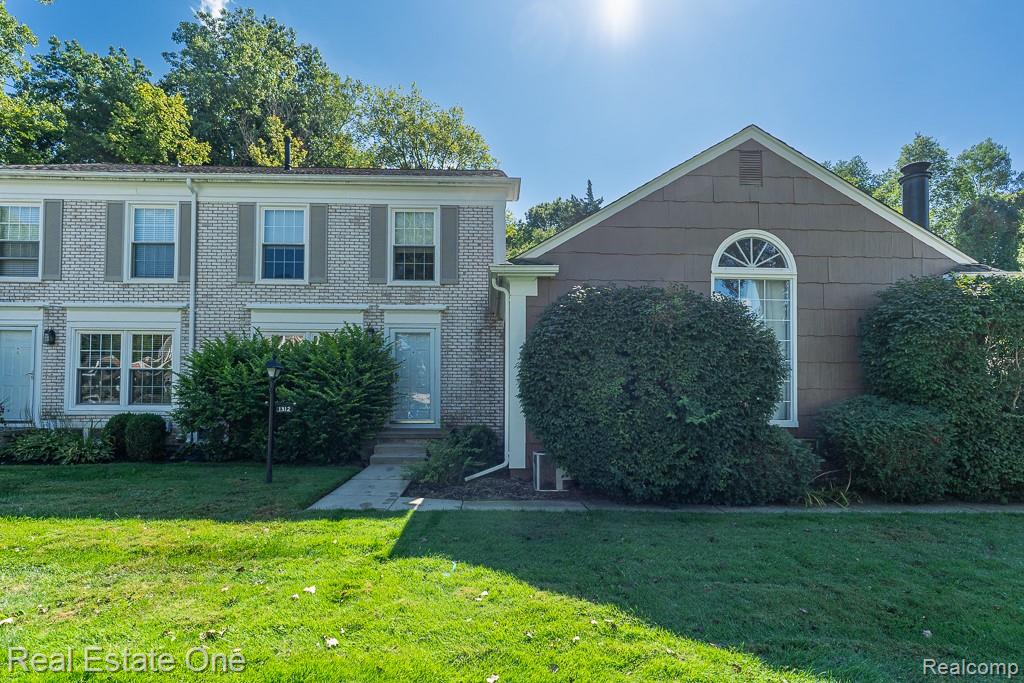 1312 Brook Lane Rochester Hills, MI 48306 - Photo 1 of 22