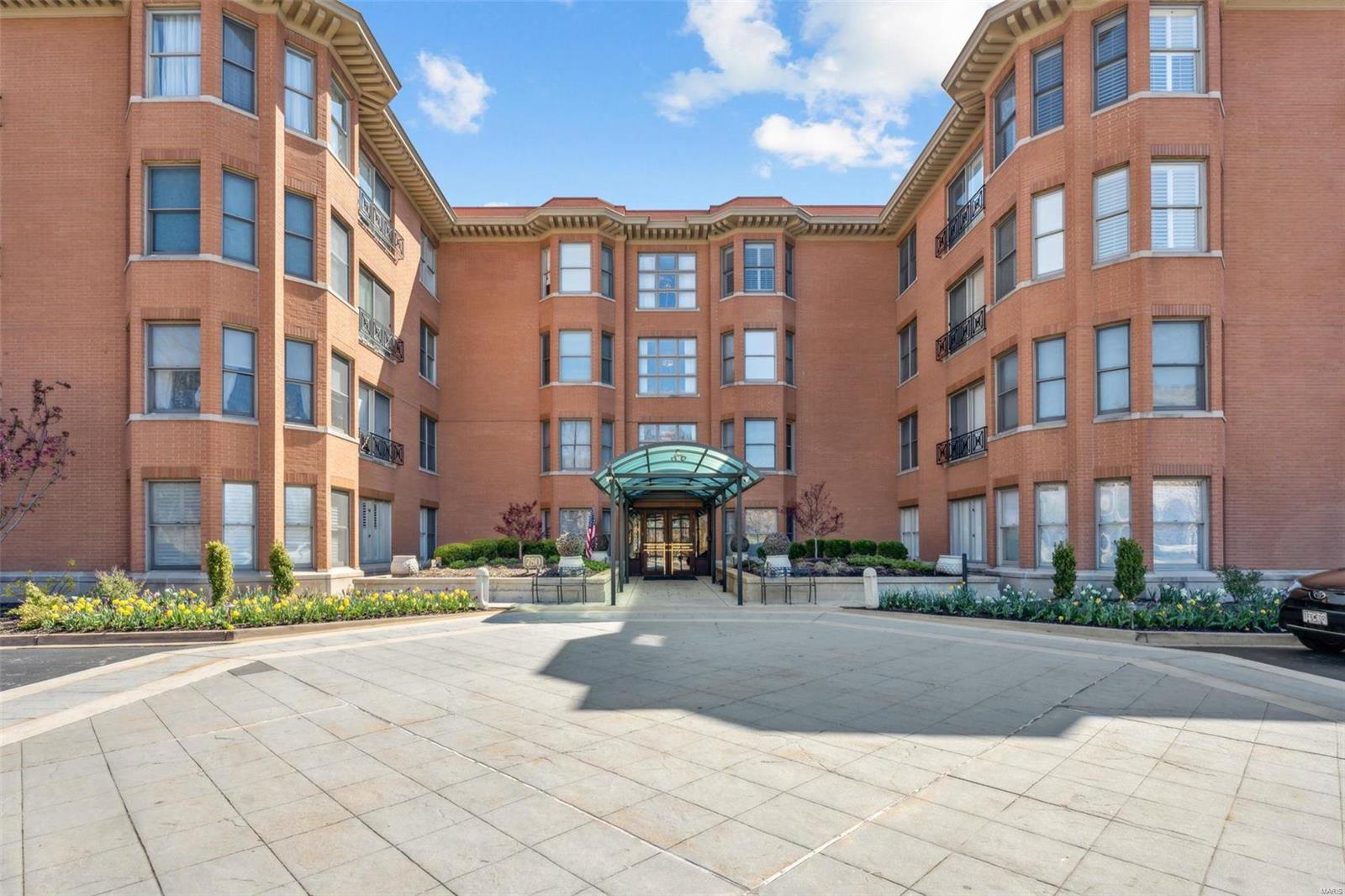 750 South Hanley Road, Unit 24 St. Louis, MO 63105 - Photo 1 of 39 Gallery Image 1