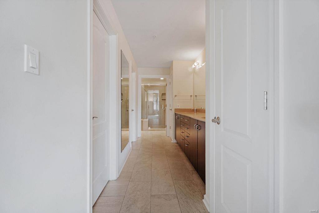 750 South Hanley Road, Unit 24 St. Louis, MO 63105 - Photo 15 of 39 Gallery Image 15