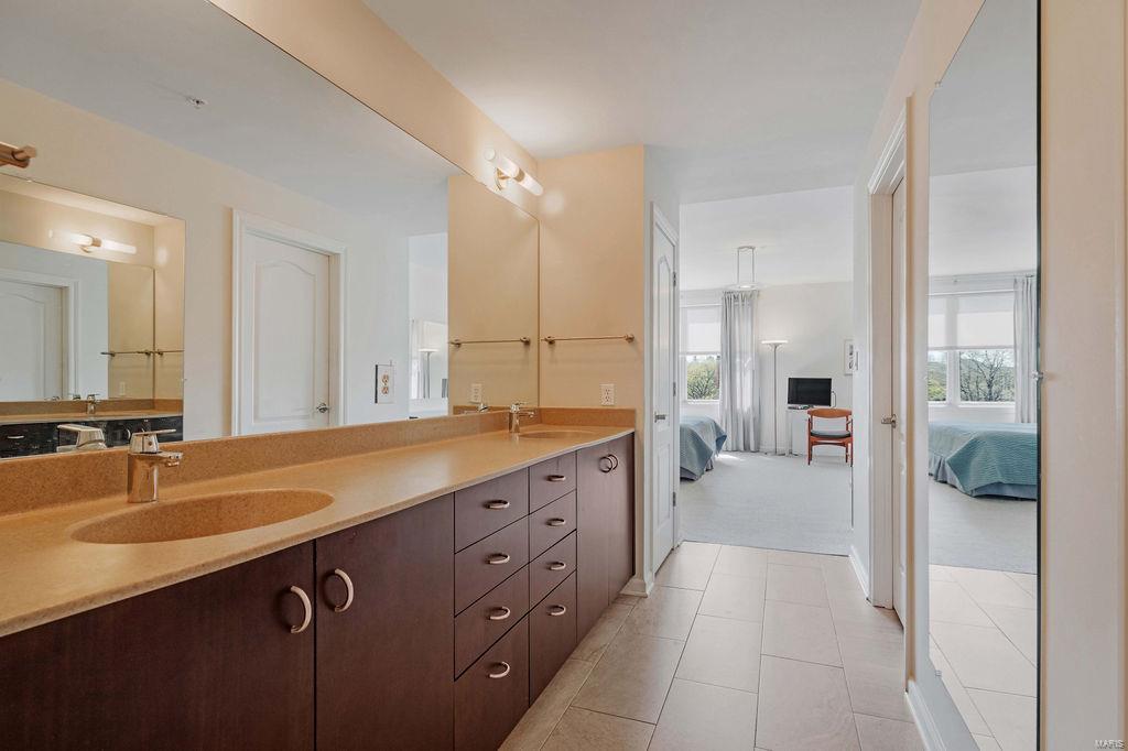 750 South Hanley Road, Unit 24 St. Louis, MO 63105 - Photo 17 of 39 Gallery Image 17
