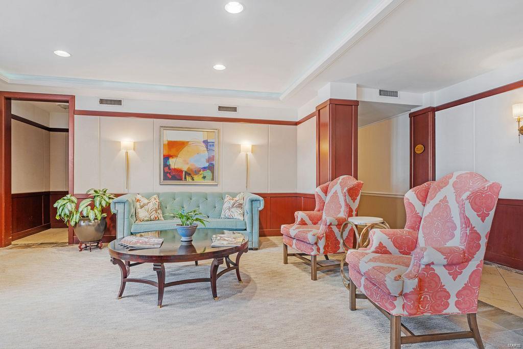 750 South Hanley Road, Unit 24 St. Louis, MO 63105 - Photo 27 of 39 Gallery Image 27