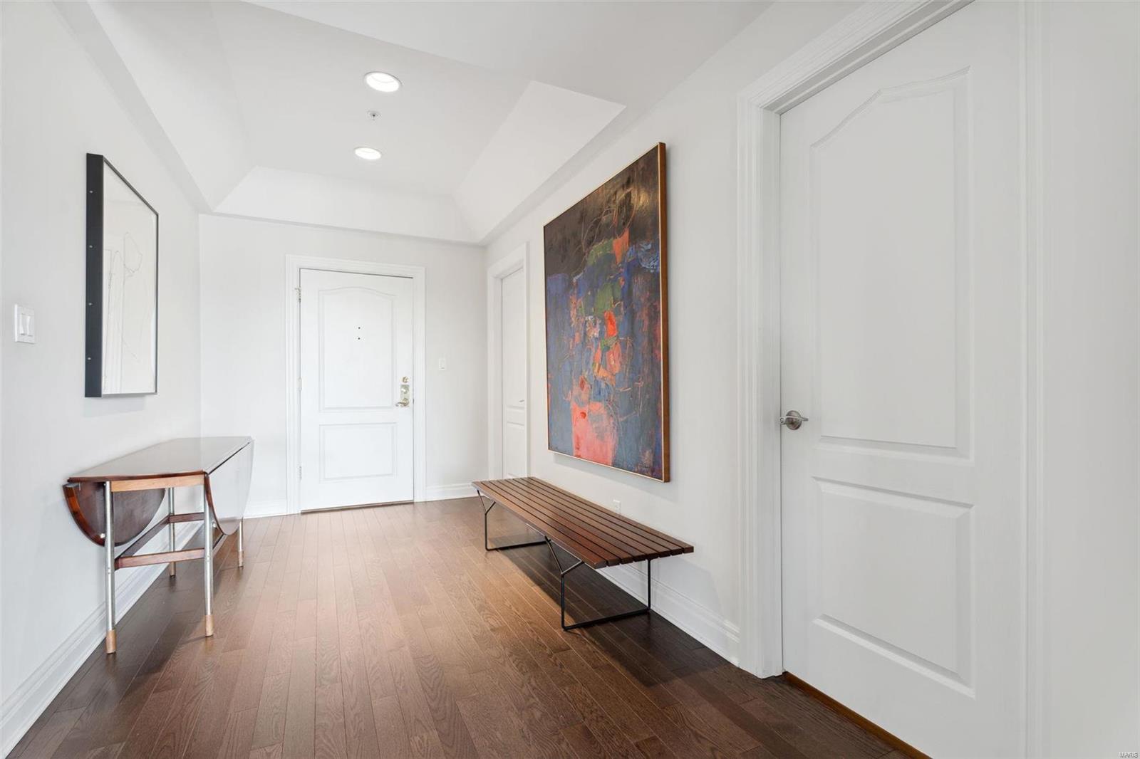 750 South Hanley Road, Unit 24 St. Louis, MO 63105 - Photo 3 of 39 Gallery Image 3