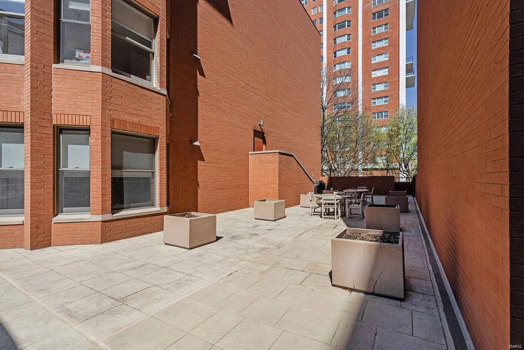 750 South Hanley Road, Unit 24 St. Louis, MO 63105 - Photo 32 of 39 Gallery Image 32