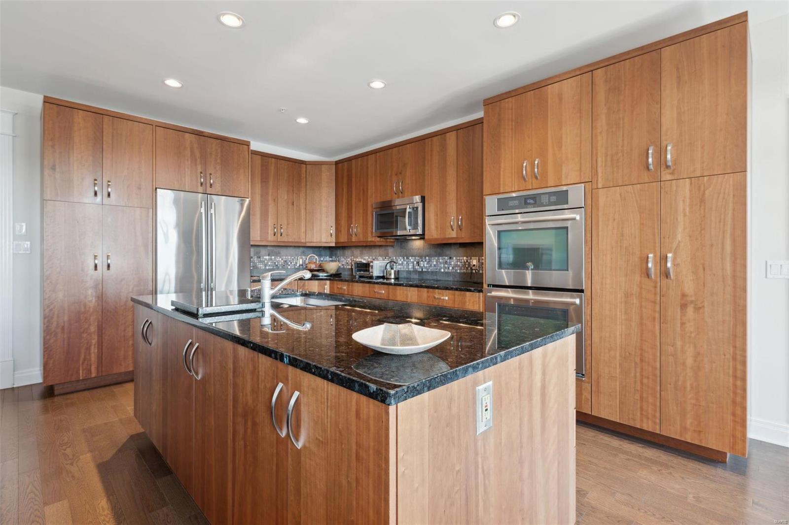 750 South Hanley Road, Unit 24 St. Louis, MO 63105 - Photo 10 of 39 Gallery Image 10