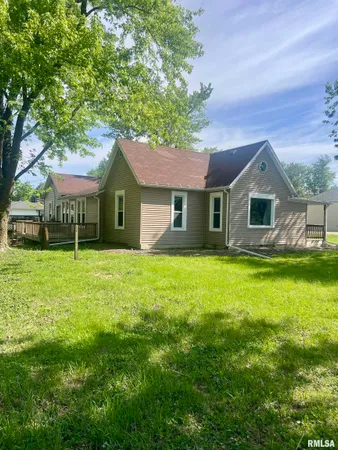 $80,000 | 101 North Cedar Street, Bowen, IL 62316