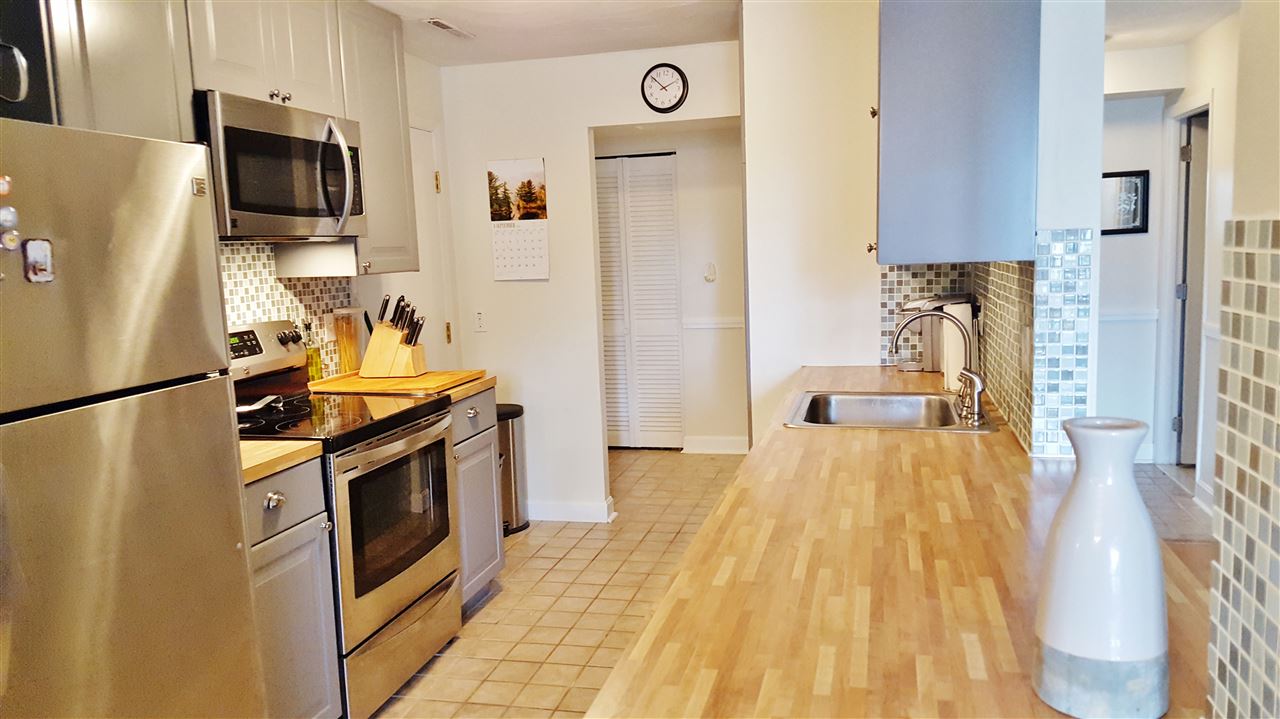 39 Spit Brook Road, Unit D30 Nashua, NH 03060 - Photo 11 of 22 Gallery Image 11