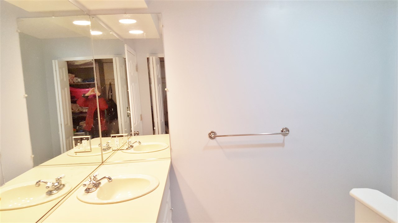39 Spit Brook Road, Unit D30 Nashua, NH 03060 - Photo 19 of 22 Gallery Image 19