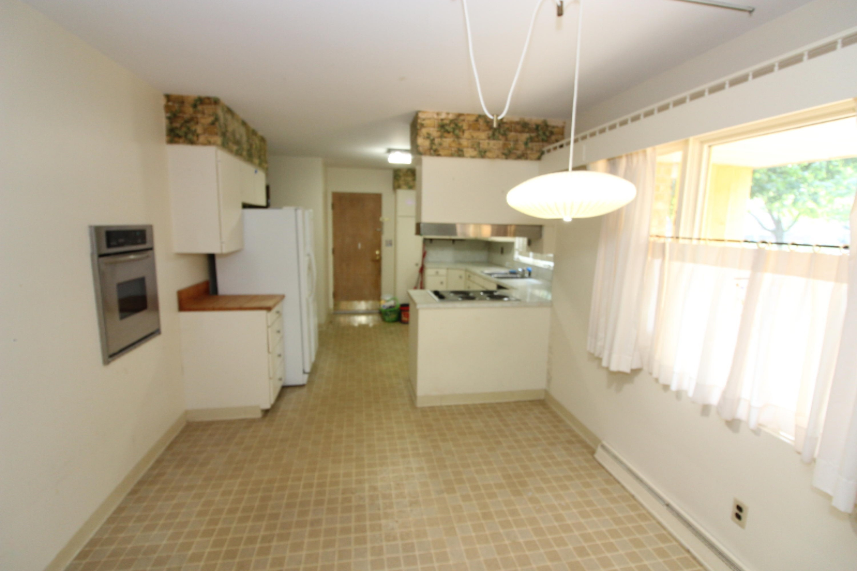 431 Chippewa Road Benton Harbor, MI 49022 - Photo 4 of 16 IMG_2171