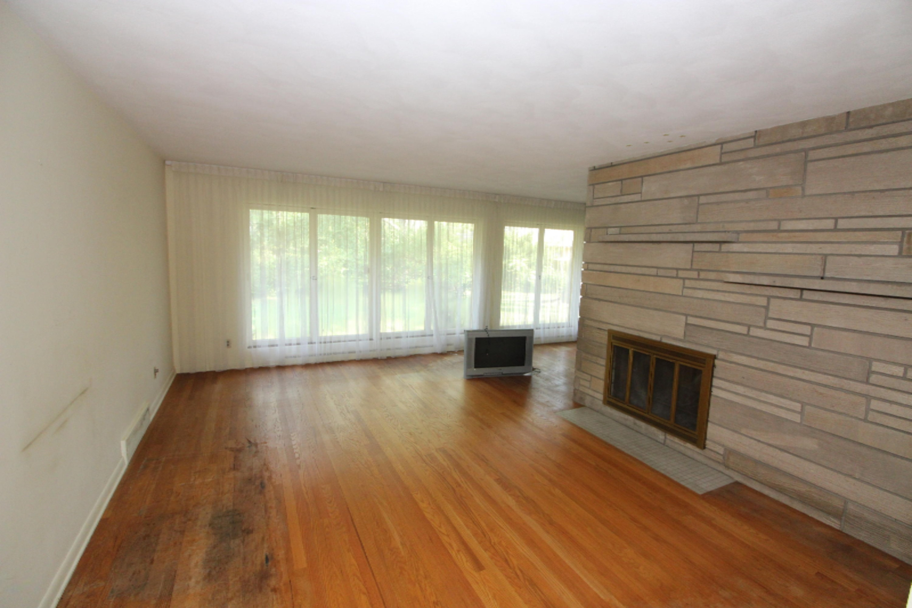 431 Chippewa Road Benton Harbor, MI 49022 - Photo 9 of 16 IMG_2172