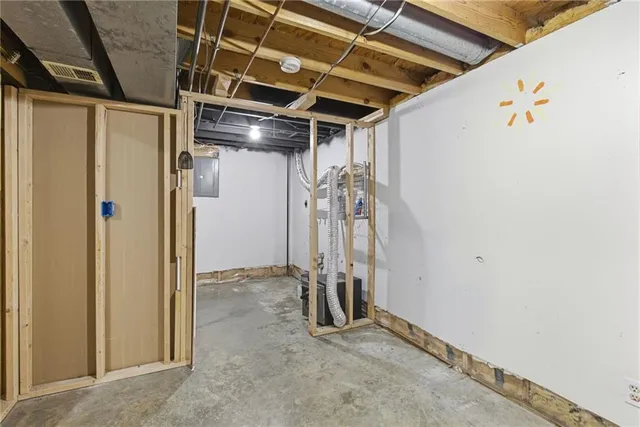 $235,000 | 1304 Queens Court, Oak Grove, MO 64075