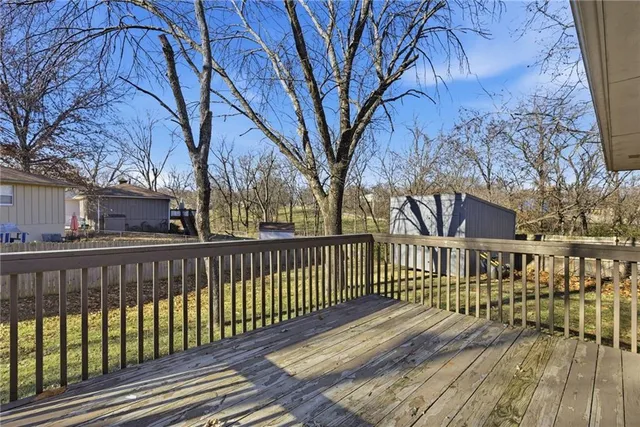 $235,000 | 1304 Queens Court, Oak Grove, MO 64075