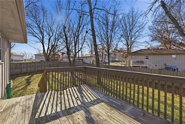 $235,000 | 1304 Queens Court, Oak Grove, MO 64075