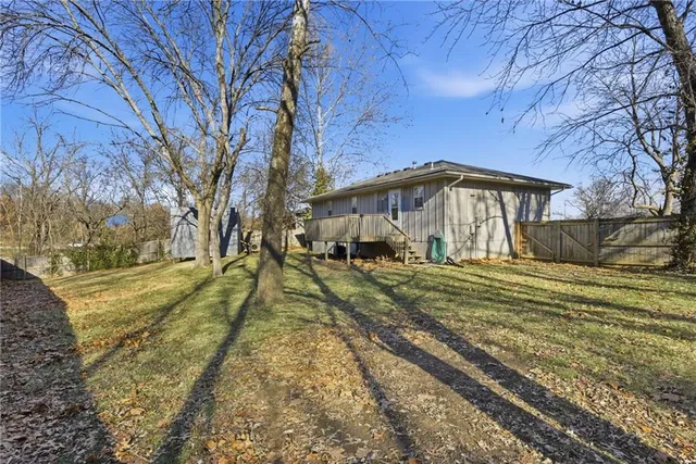 $235,000 | 1304 Queens Court, Oak Grove, MO 64075