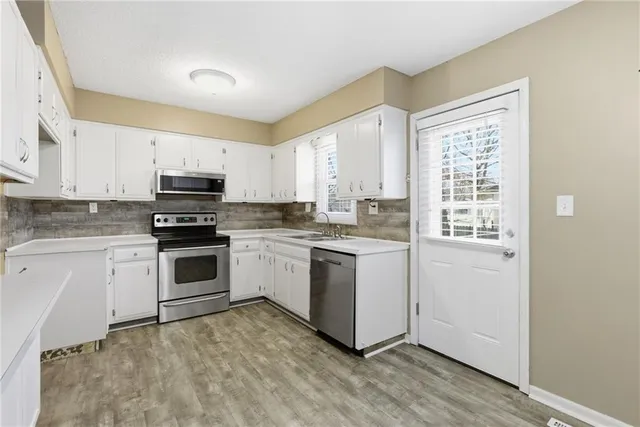 $235,000 | 1304 Queens Court, Oak Grove, MO 64075