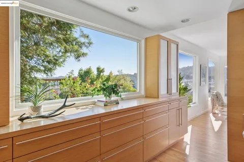 $1,395,000 | 28 Marina Ct Drive, San Rafael, CA 94901